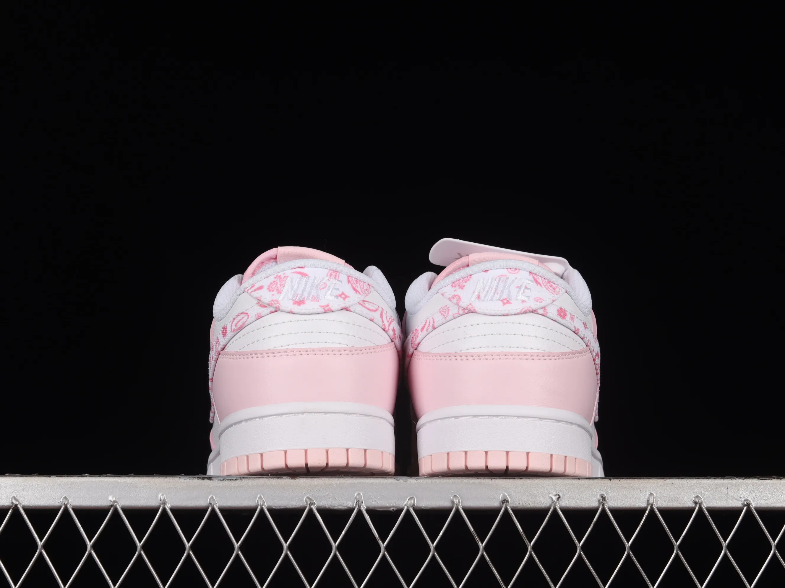 All categories Nk SB Dunk series Nk SB Dunk Low low-top sneakers Nk Dunk Low "Pink Paisley" Sakura pink SB low-top sports and leisure sneakers FD1449-100